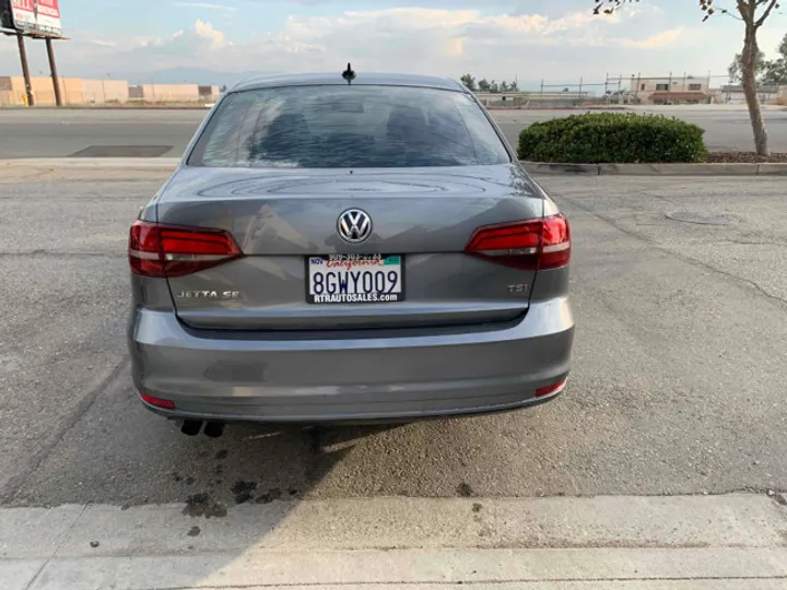 GRAY, 2016 VOLKSWAGEN JETTA Image 10