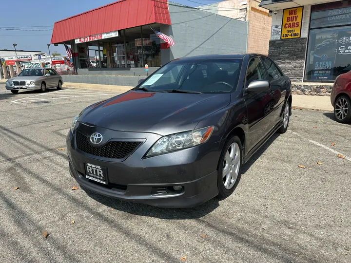 GREY, 2009 TOYOTA CAMRY Image 5