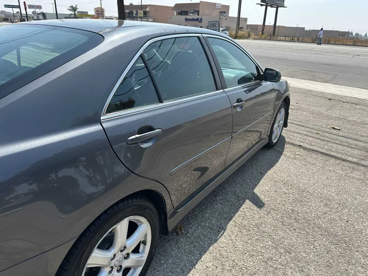 GREY, 2009 TOYOTA CAMRY Image 16