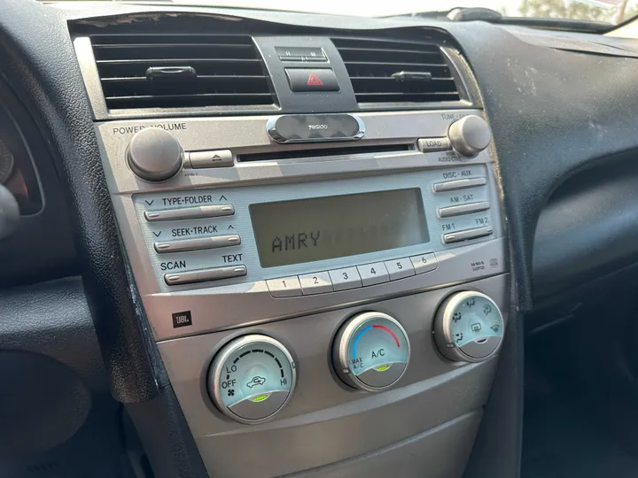 GREY, 2009 TOYOTA CAMRY Image 27