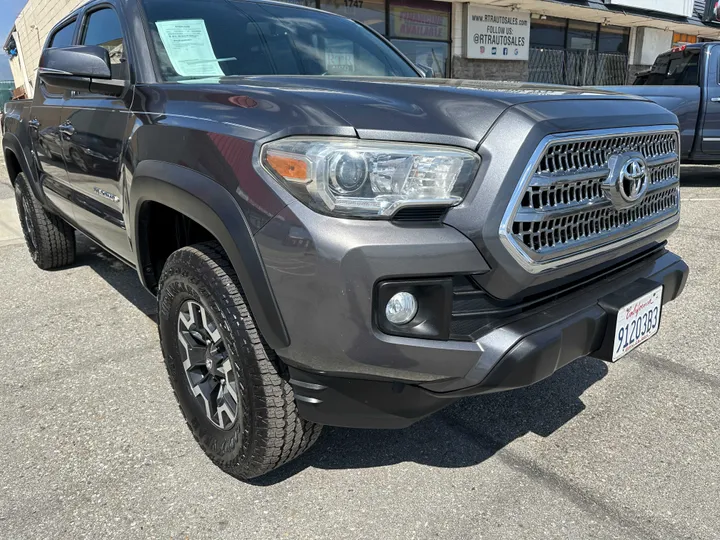 GREY, 2016 TOYOTA TACOMA DOUBLE CAB Image 2