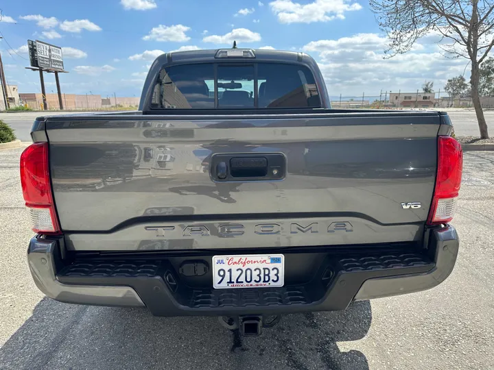 GREY, 2016 TOYOTA TACOMA DOUBLE CAB Image 11