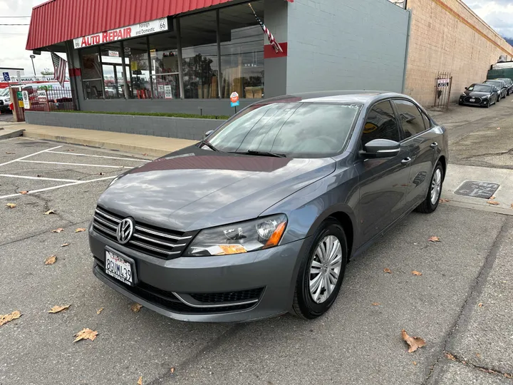 GREY, 2014 VOLKSWAGEN PASSAT Image 5