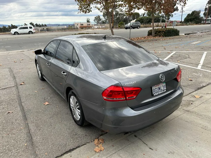 GREY, 2014 VOLKSWAGEN PASSAT Image 8