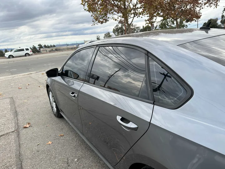 GREY, 2014 VOLKSWAGEN PASSAT Image 17