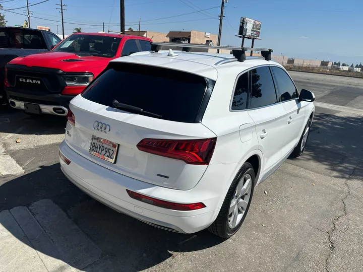 WHITE, 2019 AUDI Q5 Image 12