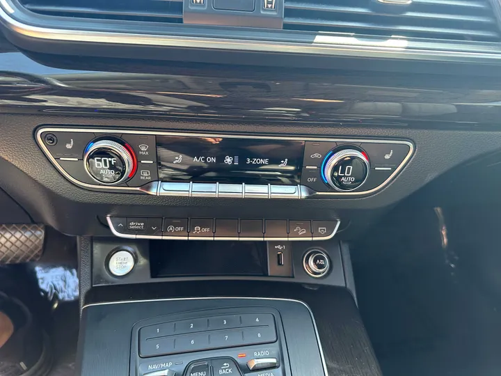 WHITE, 2019 AUDI Q5 Image 30