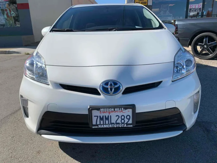 WHITE, 2015 TOYOTA PRIUS Image 4