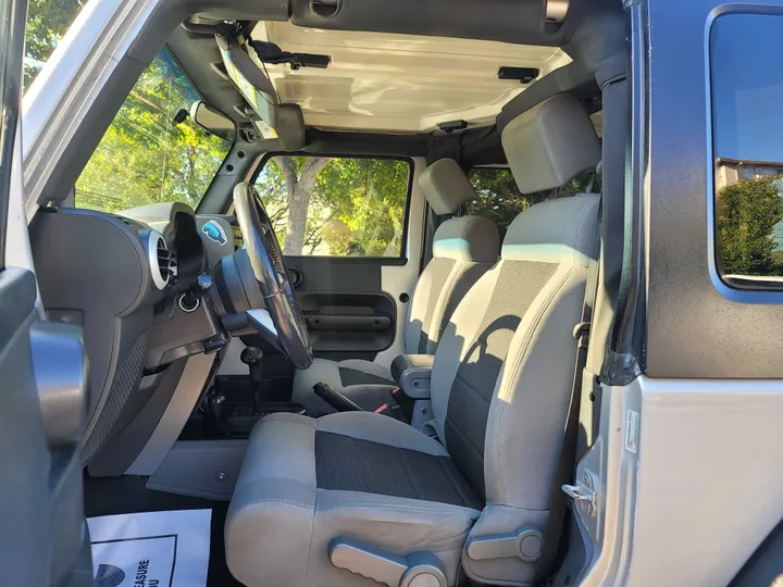 SILVER, 2010 JEEP WRANGLER Image 8