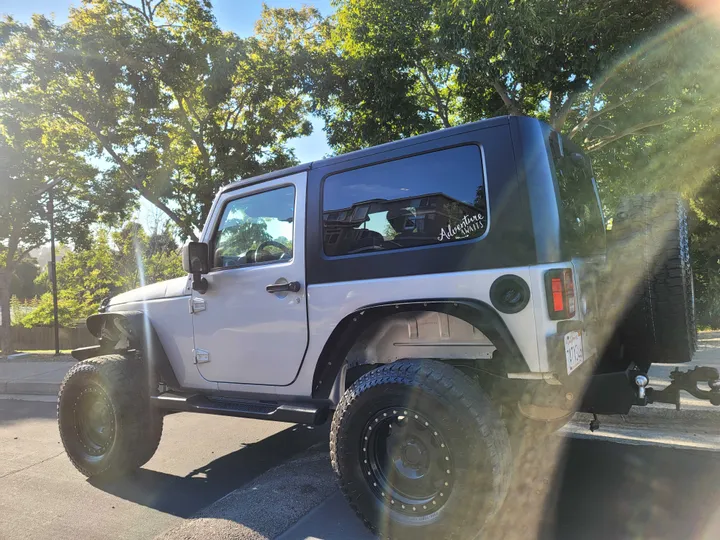 SILVER, 2010 JEEP WRANGLER Image 2