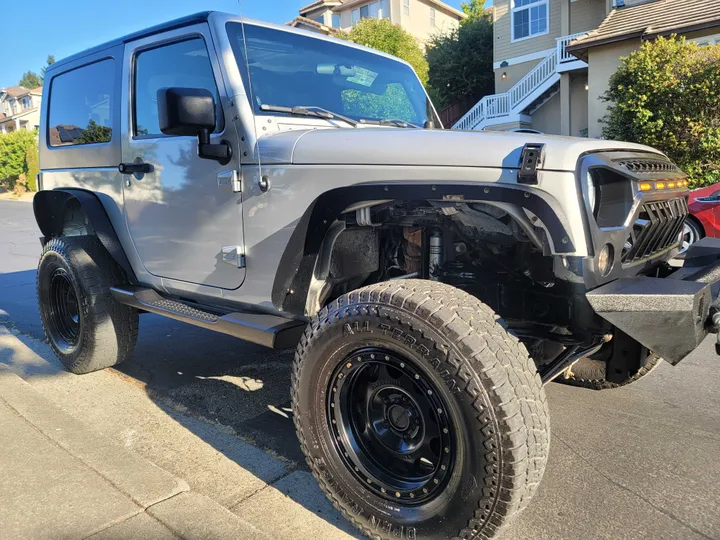 SILVER, 2010 JEEP WRANGLER Image 11