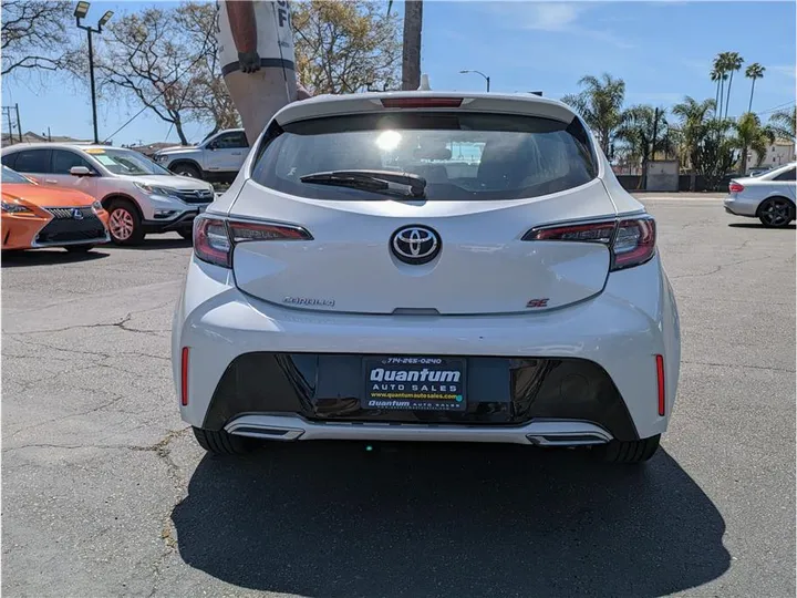 WHITE, 2019 TOYOTA COROLLA HATCHBACK Image 4