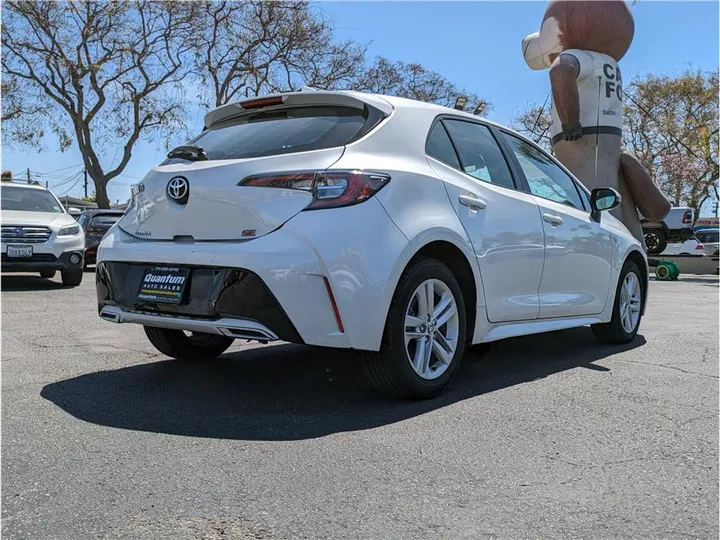 WHITE, 2019 TOYOTA COROLLA HATCHBACK Image 5