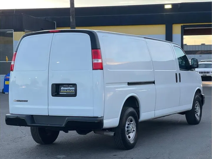 WHITE, 2023 CHEVROLET EXPRESS 2500 CARGO Image 5