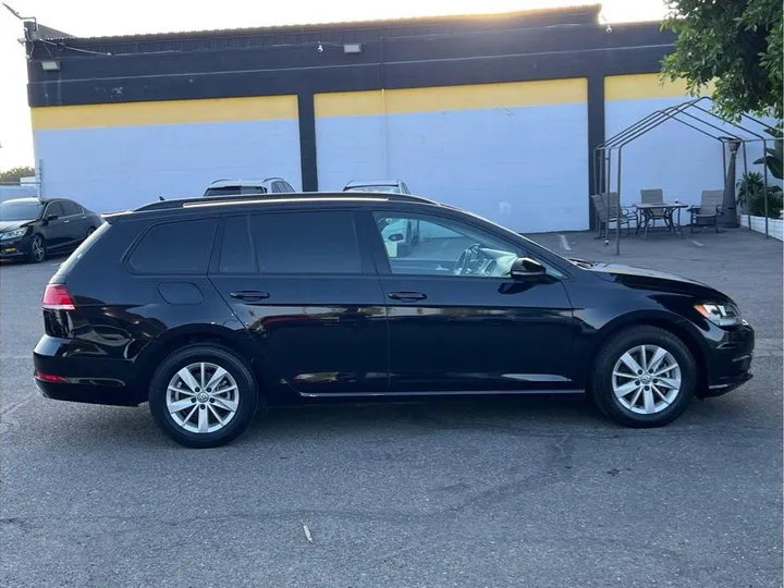 BLACK, 2019 VOLKSWAGEN GOLF SPORTWAGEN Image 6