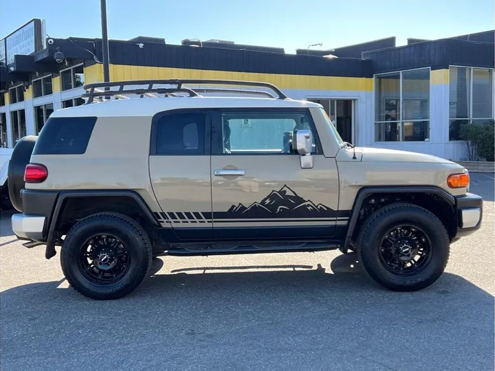 TAN, 2011 TOYOTA FJ CRUISER Image 6