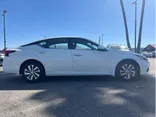 WHITE, 2022 NISSAN ALTIMA Thumnail Image 6