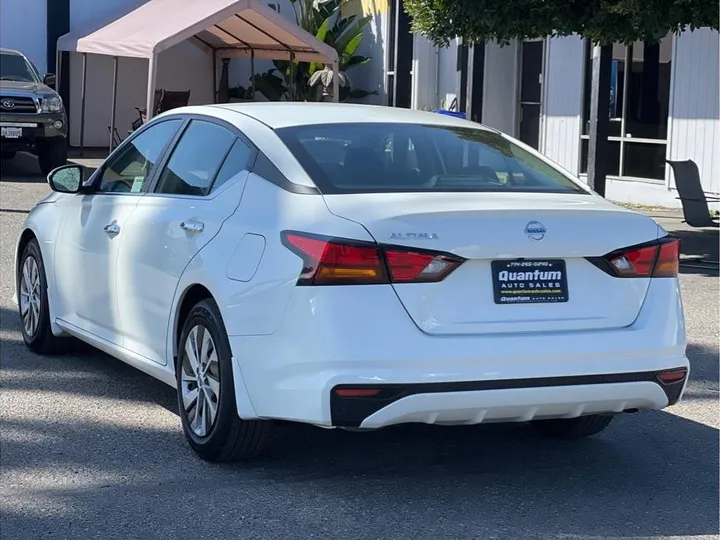 WHITE, 2022 NISSAN ALTIMA Image 3