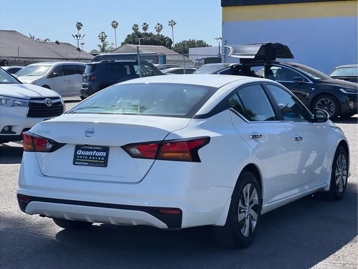 WHITE, 2022 NISSAN ALTIMA Image 5