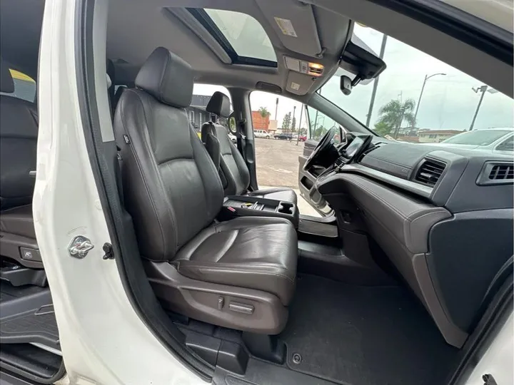 WHITE, 2018 HONDA ODYSSEY Image 13