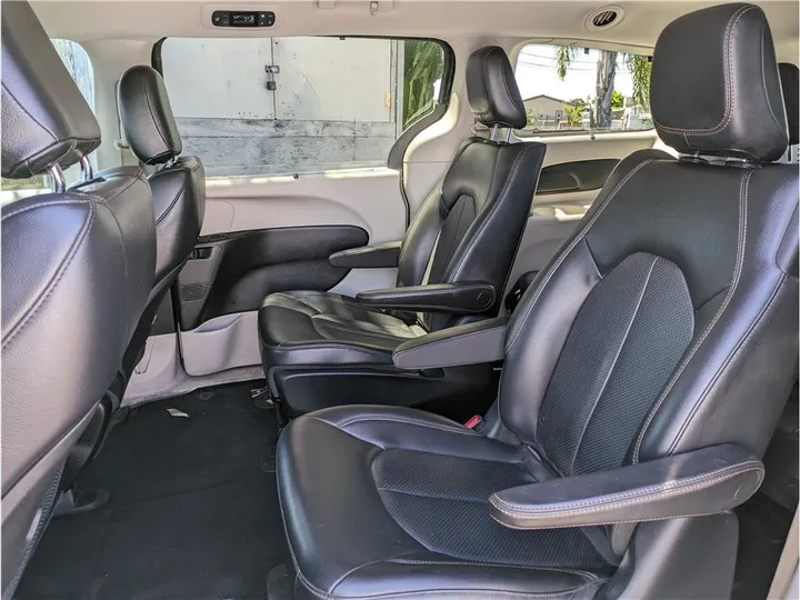 BLACK, 2018 CHRYSLER PACIFICA HYBRID Image 23