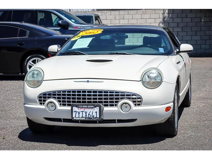 WHITE, 2002 FORD THUNDERBIRD Image 25