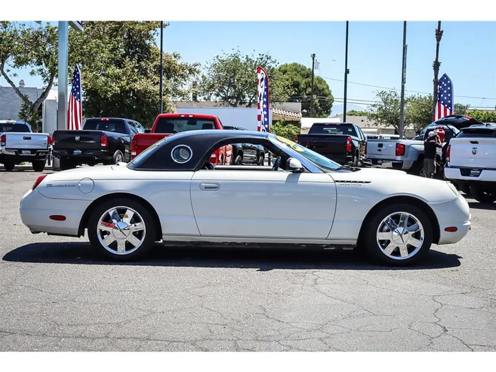 WHITE, 2002 FORD THUNDERBIRD Image 6