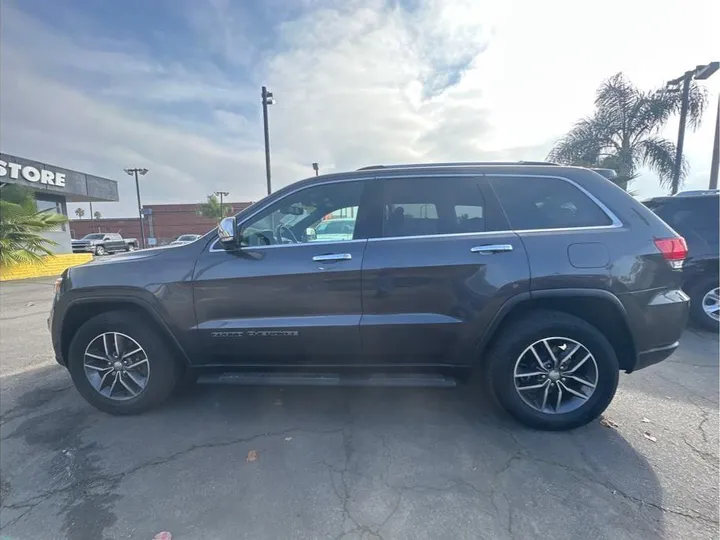 GRAY, 2017 JEEP GRAND CHEROKEE Image 8