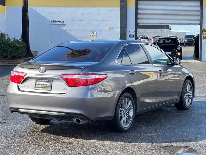 GRAY, 2017 TOYOTA CAMRY Image 5