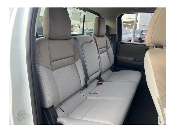 WHITE, 2022 NISSAN FRONTIER CREW CAB Image 25
