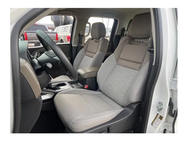 WHITE, 2022 NISSAN FRONTIER CREW CAB Image 11