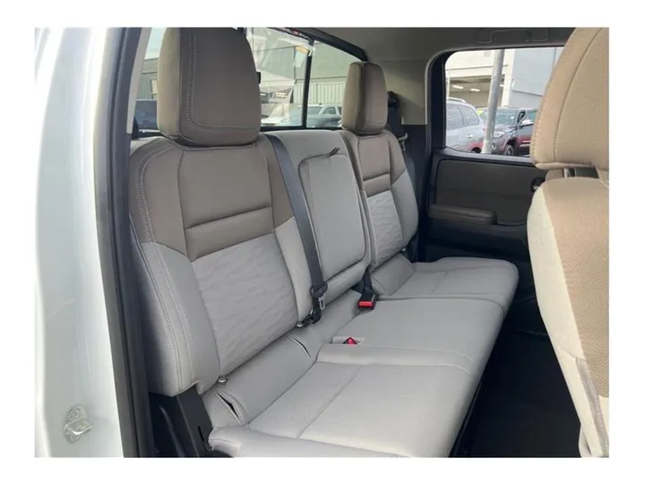 WHITE, 2022 NISSAN FRONTIER CREW CAB Image 13