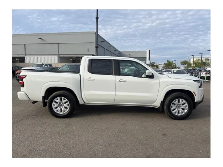 WHITE, 2022 NISSAN FRONTIER CREW CAB Image 6