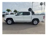WHITE, 2022 NISSAN FRONTIER CREW CAB Thumnail Image 2