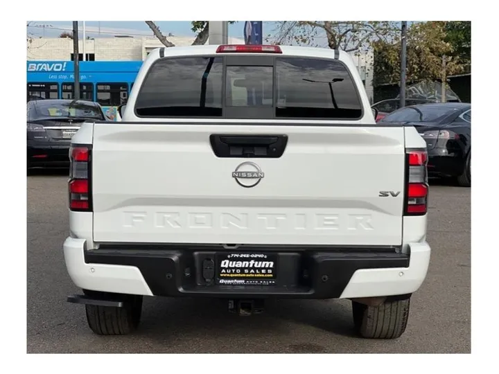 WHITE, 2022 NISSAN FRONTIER CREW CAB Image 4