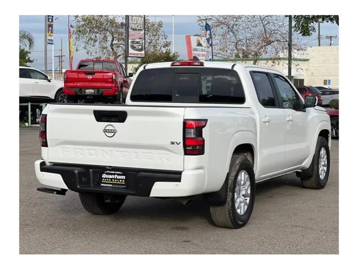 WHITE, 2022 NISSAN FRONTIER CREW CAB Image 5