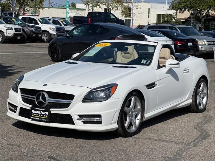 WHITE, 2016 MERCEDES-BENZ SLK Image 9