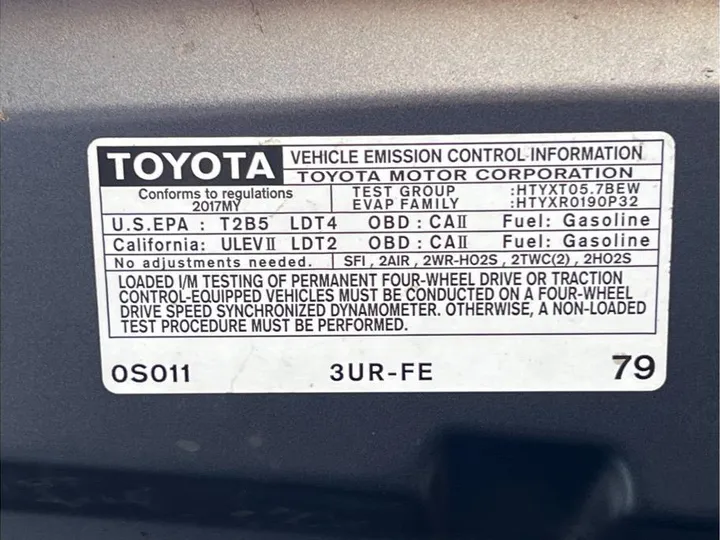 GRAY, 2017 TOYOTA TUNDRA CREWMAX Image 18