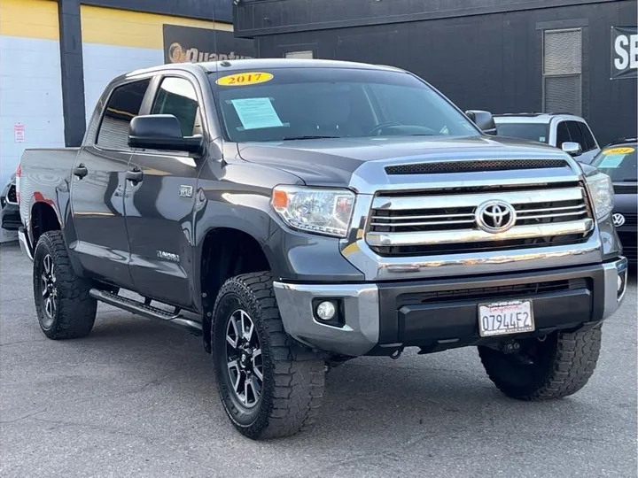 GRAY, 2017 TOYOTA TUNDRA CREWMAX Image 7