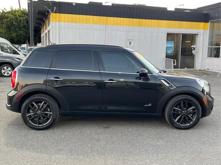 BLACK, 2012 MINI COUNTRYMAN Image 6