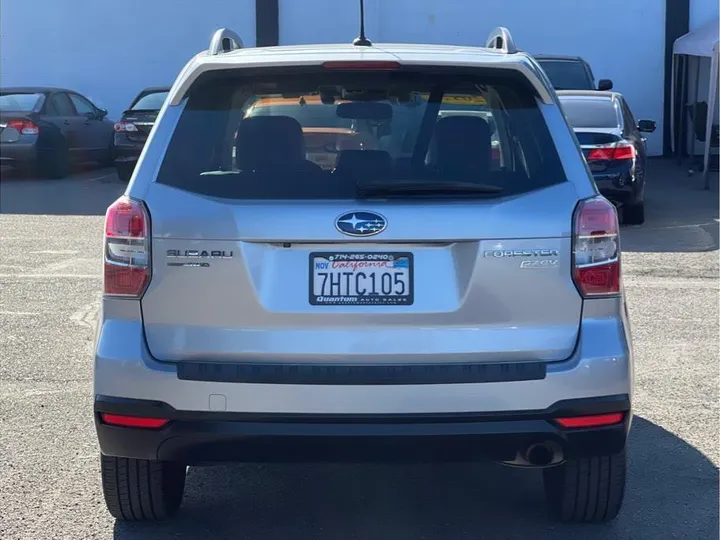 SILVER, 2015 SUBARU FORESTER Image 4