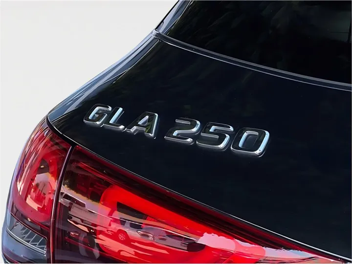 BLACK, 2021 MERCEDES-BENZ GLA Image 10
