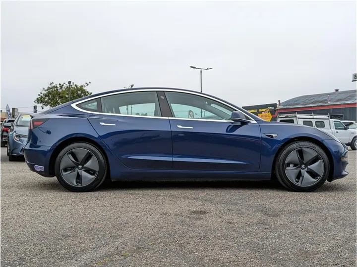 BLUE, 2018 TESLA MODEL 3 Image 6