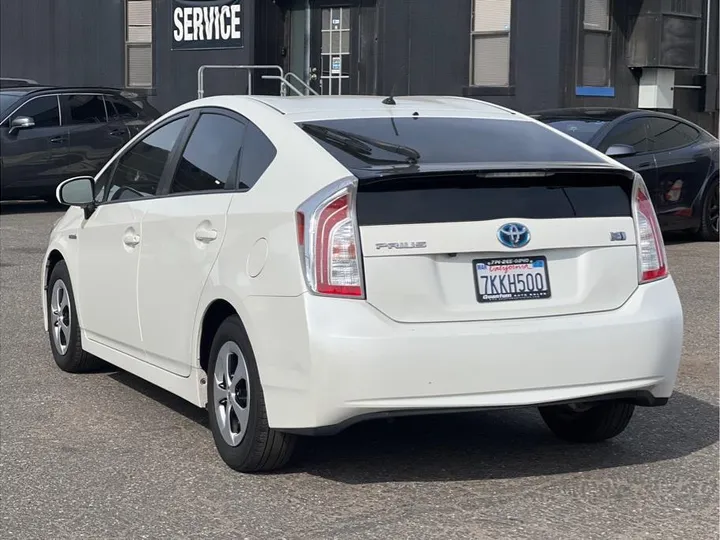 WHITE, 2015 TOYOTA PRIUS Image 3