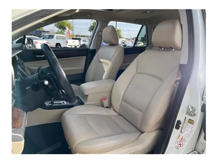 WHITE, 2018 SUBARU OUTBACK Image 13