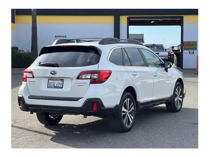 WHITE, 2018 SUBARU OUTBACK Image 5