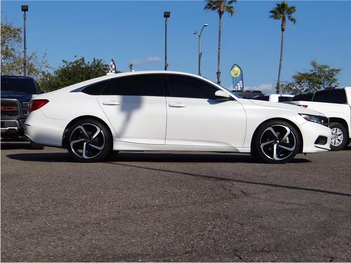 WHITE, 2018 HONDA ACCORD Image 6