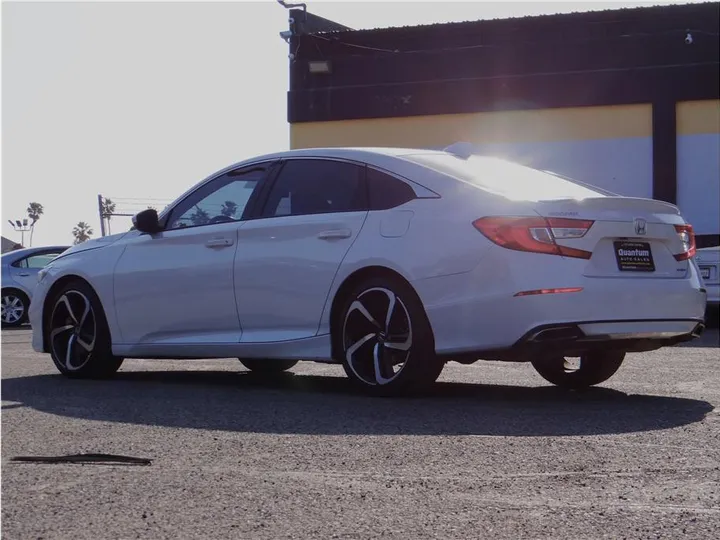 WHITE, 2018 HONDA ACCORD Image 3