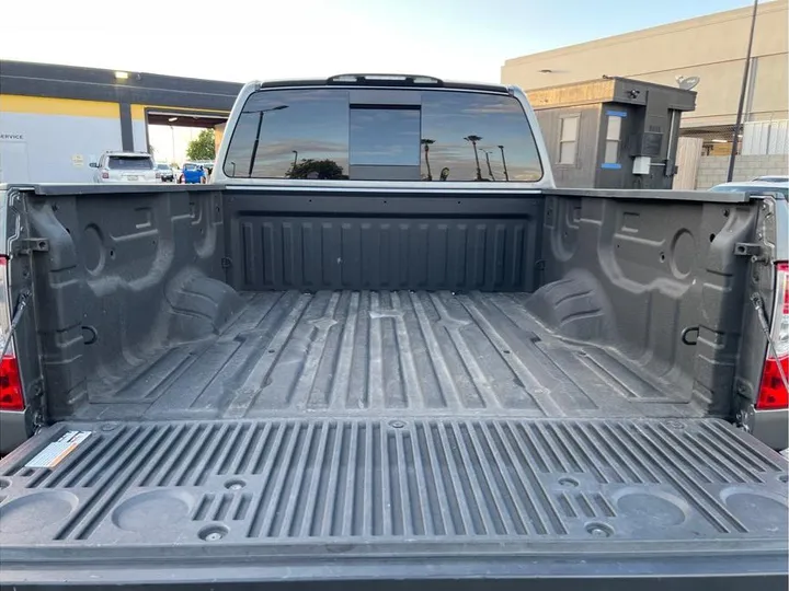 GRAY, 2021 NISSAN TITAN CREW CAB Image 10