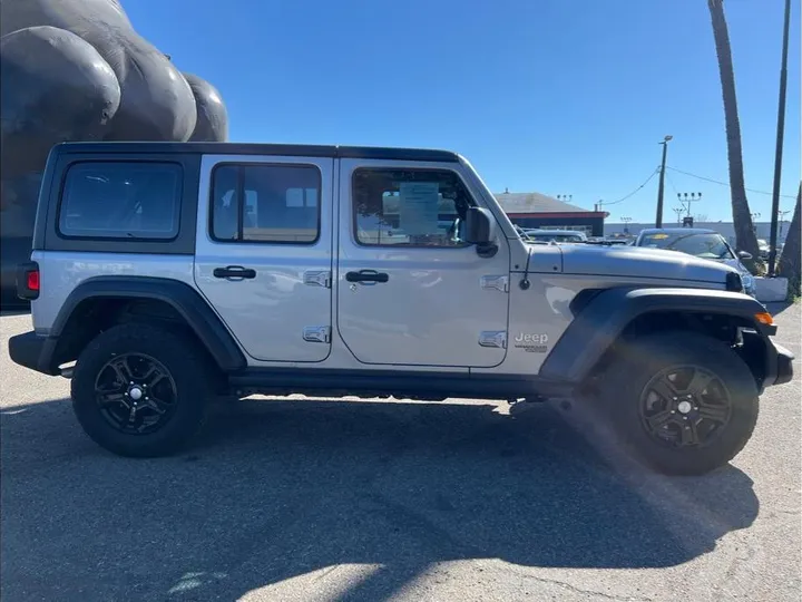SILVER, 2018 JEEP WRANGLER UNLIMITED Image 6